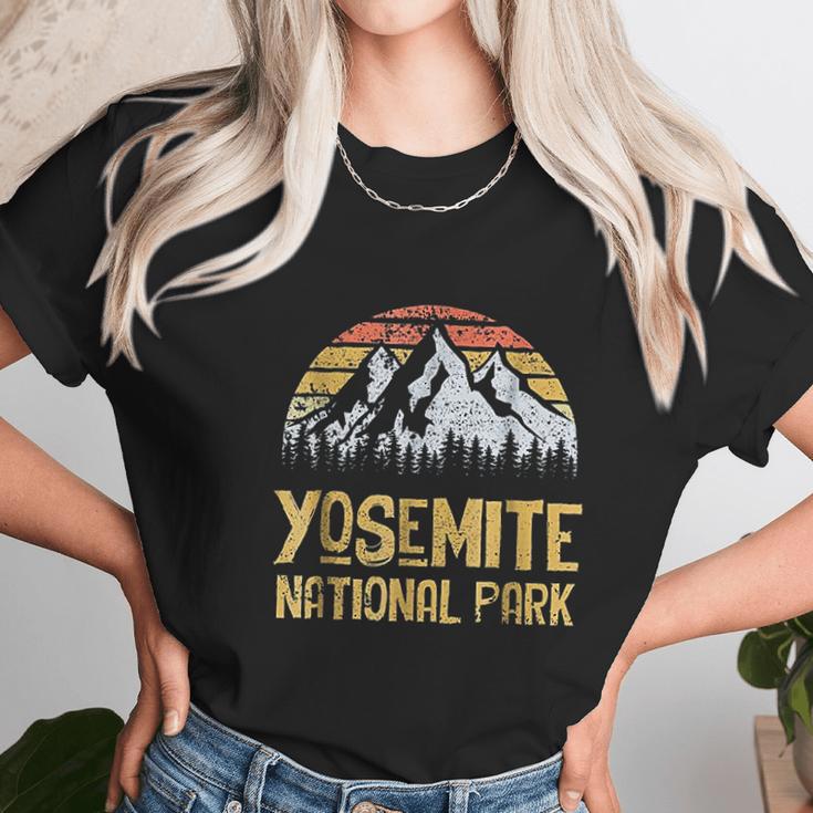 Vintage Retro Yosemite National Park Unisex T-Shirt Gifts for Her