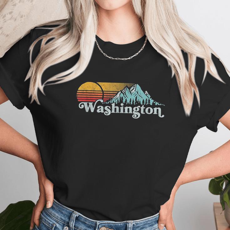 Vintage Washington State Retro Distressed Mountains Graphic Unisex T-Shirt Gifts for Her