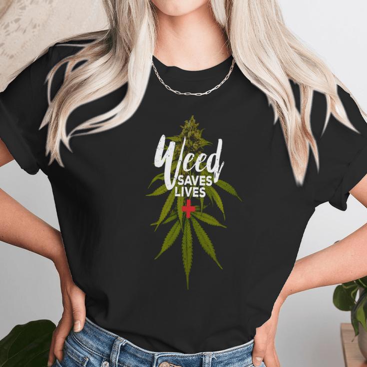 Weed Saves Lives Unisex T-Shirt Gifts for Her