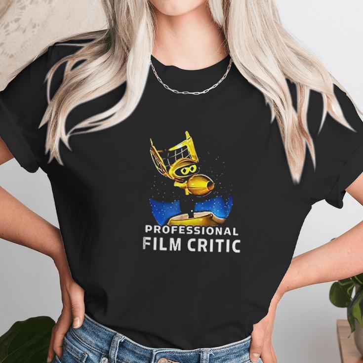 Willietravis Crow Professional Film Critic Unisex T-Shirt Gifts for Her