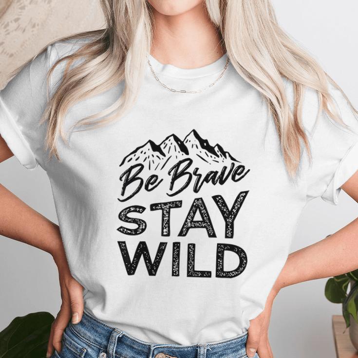 Be Brave Stay Wild Wilderness Outdoors Hiking Blk Unisex T-Shirt Gifts for Her