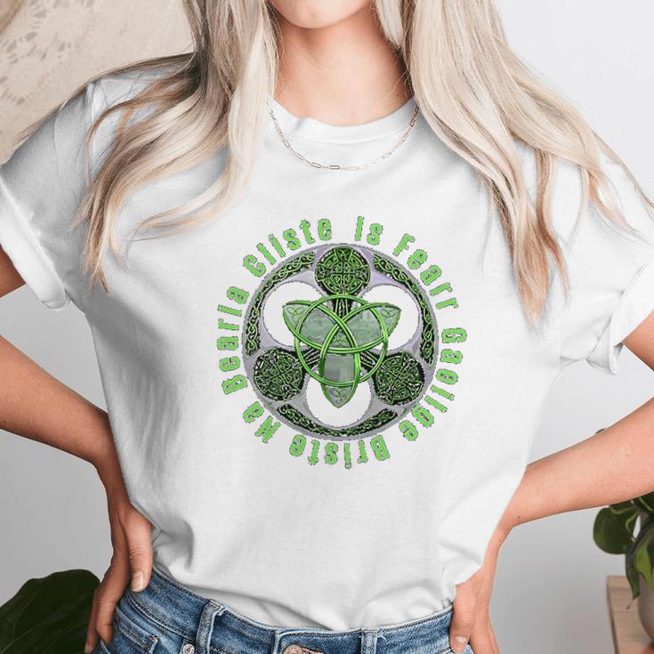 Celtic Gaelic Irish Saying Ireland Trinity Knot Unisex T-Shirt Gifts for Her