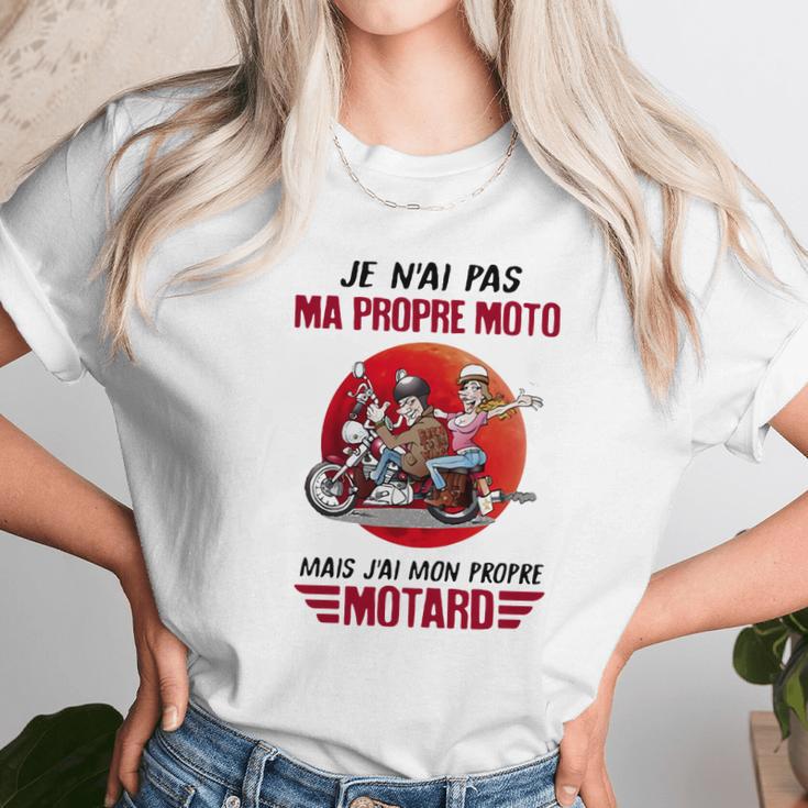 Je Nai Pas Ma Propre Moto Mais Jai Mon Propre Motard Moon Unisex T-Shirt Gifts for Her