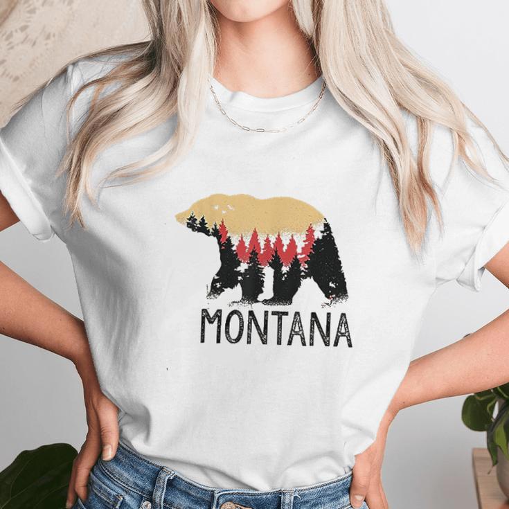 Montana Vintage Grizzly Bear Nature Outdoor Souvenir Gift Unisex T-Shirt Gifts for Her