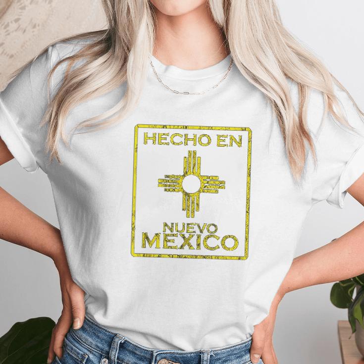 New Mexico Zia Symbol Distressed Hecho En New Mexico Unisex T-Shirt Gifts for Her