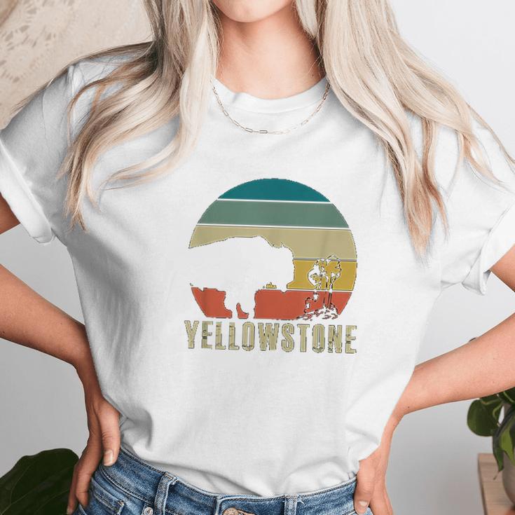 Retro Yellowstone National Park Vintage Buffalo Geyser Gift Unisex T-Shirt Gifts for Her