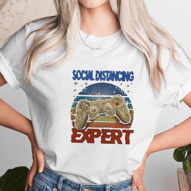 Social Distancing Expert Gamer Vintage Unisex T-Shirt Gifts for Her