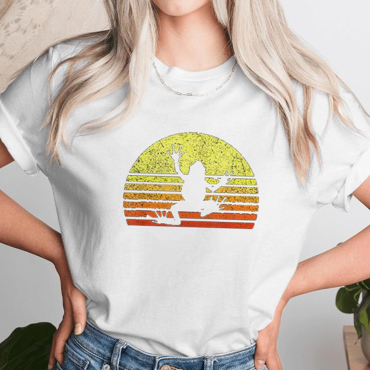 Tree Frog Design Save The Rainforest Retro Sun Vintage Gift Unisex T-Shirt Gifts for Her