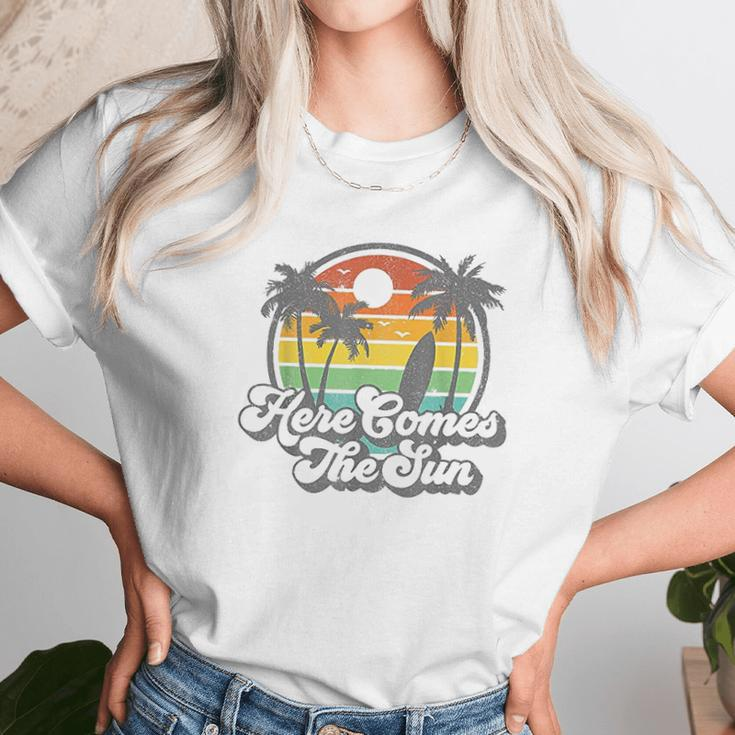 Vintage Here Comes The Sun Beach Surfing Retro 70S Surf Gift Unisex T-Shirt Gifts for Her