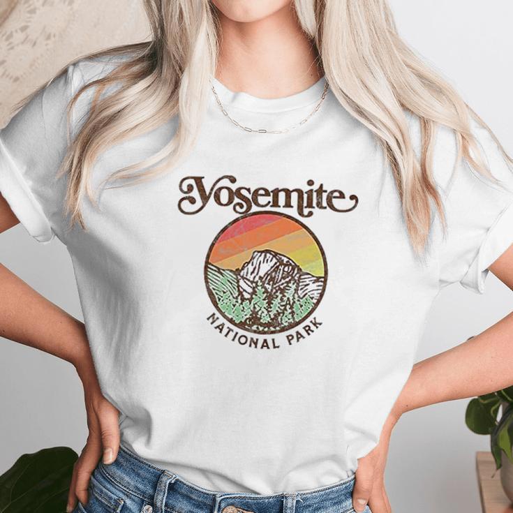 Yosemite National Park Vintage Style Retro 80S Unisex T-Shirt Gifts for Her