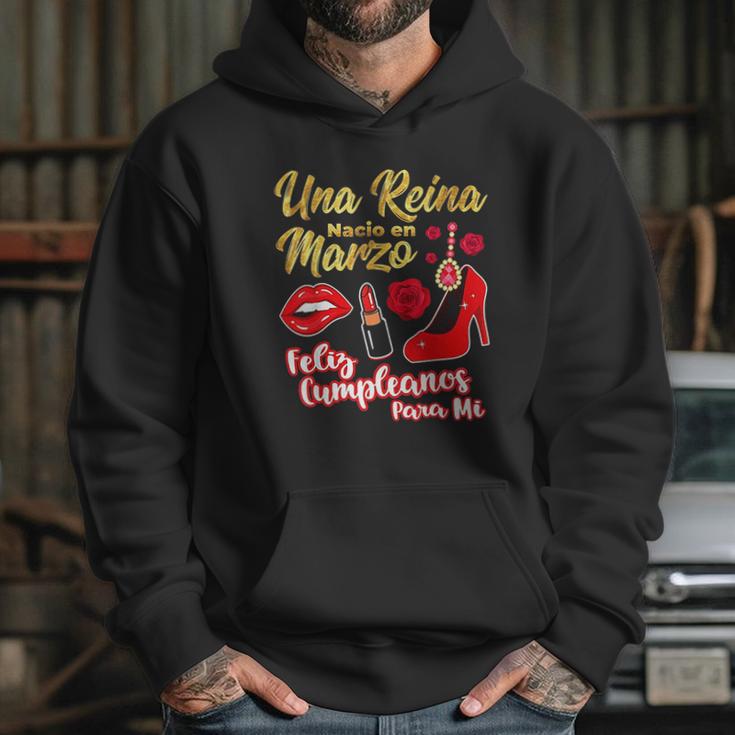 Una Reina Nacio En Marzo Feliz Cumpleanos Hoodie Gifts for Her