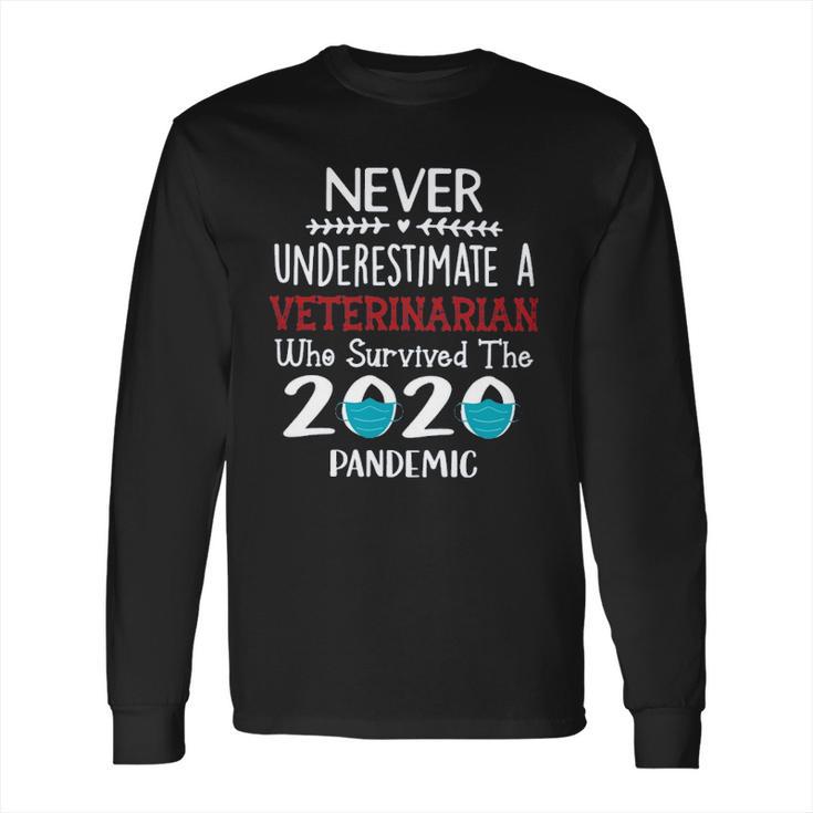 Never Underestimate Who Survived The Pandemic Veterinarian Long Sleeve T-Shirt