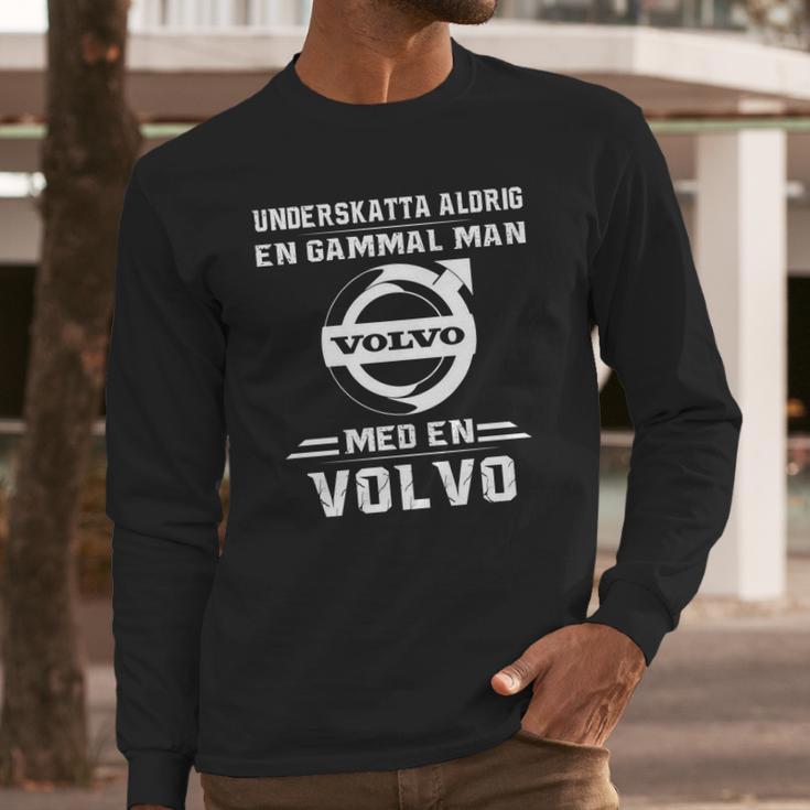 Underskatta Aldrig En Gammal Man Med En Volvo Long Sleeve T-Shirt Gifts for Him