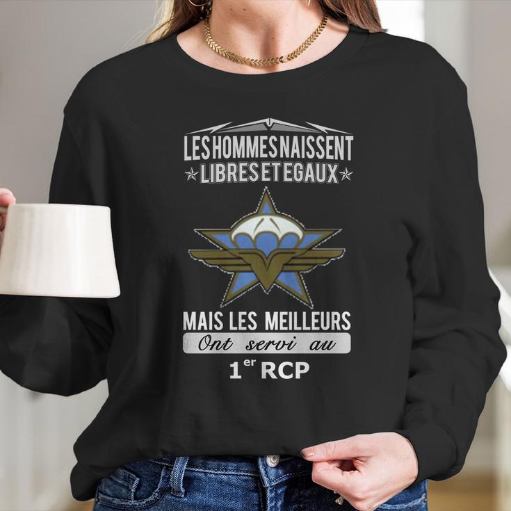 Les Hommes Naissent Libresetegaux Mais Les Meilleurs Ont Servi Au 1 Rcp Long Sleeve T-Shirt Gifts for Her