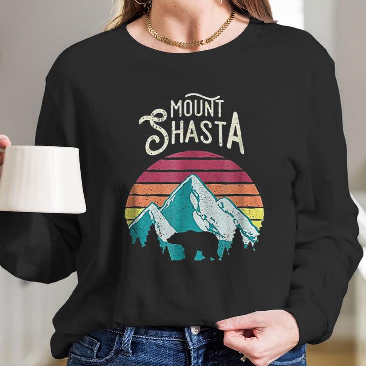 Retro Vintage Mount Shasta California Mountains Bear Long Sleeve T-Shirt Gifts for Her