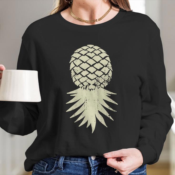 Upside Down Pineapple Subtle Vacation Funny Swinger Cute Gift Long Sleeve T-Shirt Gifts for Her