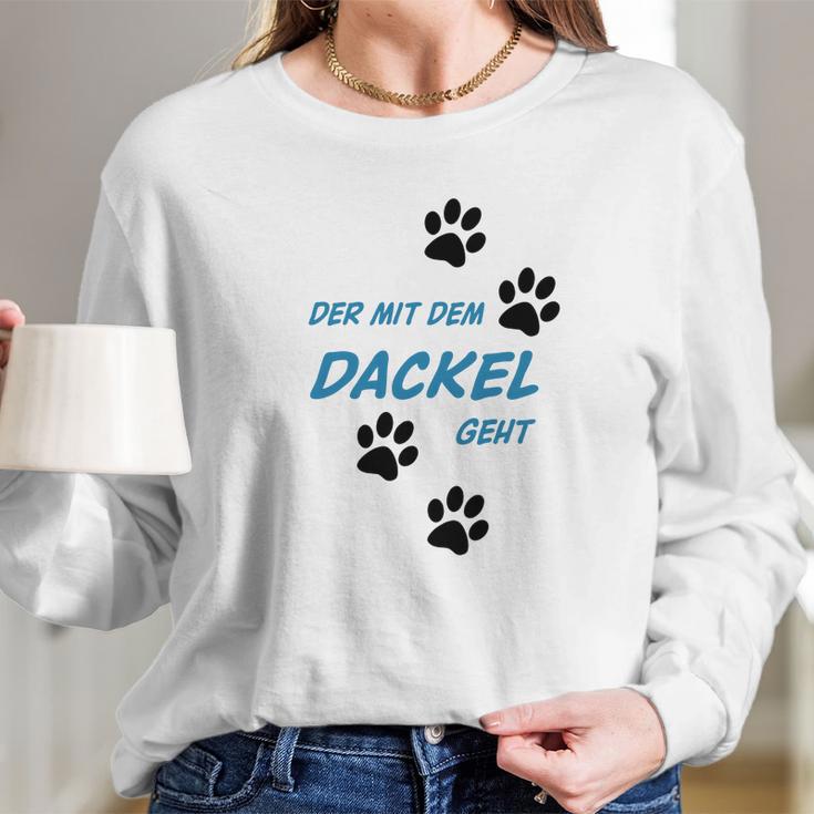 Der Mit Dem Dackel Geht Long Sleeve T-Shirt Gifts for Her