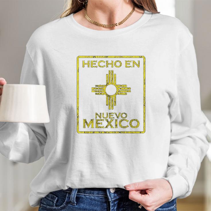 New Mexico Zia Symbol Distressed Hecho En New Mexico Long Sleeve T-Shirt Gifts for Her