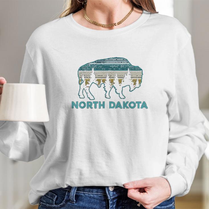 North Dakota Bison Vintage American Buffalo Souvenir Gift Long Sleeve T-Shirt Gifts for Her