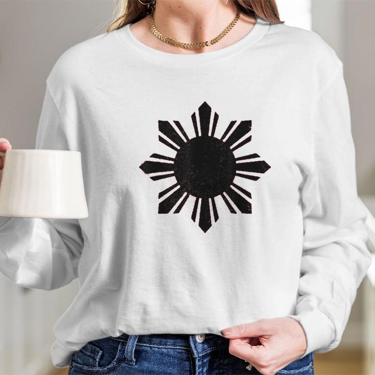 Philippines Filipino Vintage Sun Pinoy Pinay Long Sleeve T-Shirt Gifts for Her