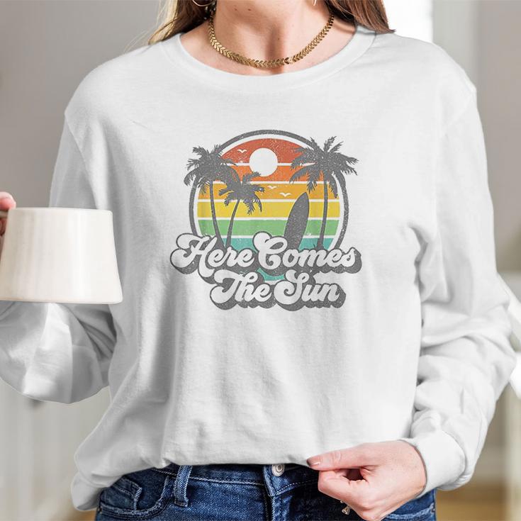 Vintage Here Comes The Sun Beach Surfing Retro 70S Surf Gift Long Sleeve T-Shirt Gifts for Her