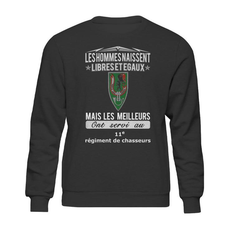 Les Hommes Naissent Libreset Egaux Mais Les Meilleurs Ont Servi Au 11E Regiment De Chasseurs Sweatshirt