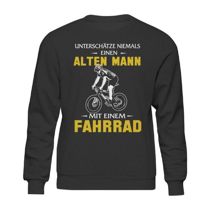 Unterschätze Niemals Einen Alten Mann Mit Einem Fahrrad Sweatshirt