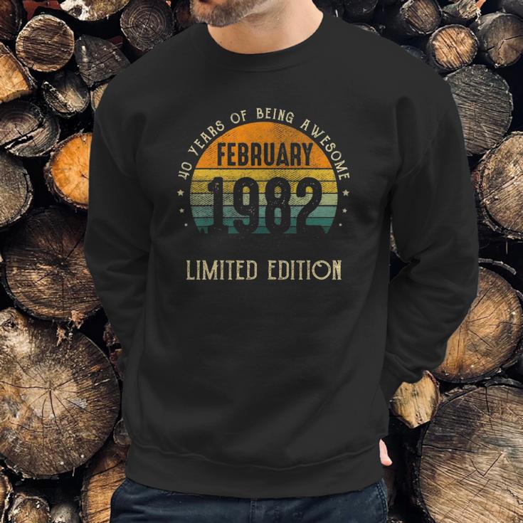 1982 Birthday Gifts For Men February 40 Years Old 40Th Bday Sweatshirt Gifts for Him