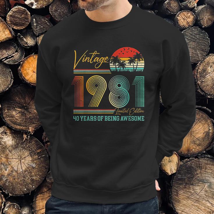 40Th Birthday Gift Vintage 1981 Retro 40 Years Old Sweatshirt Gifts for Him