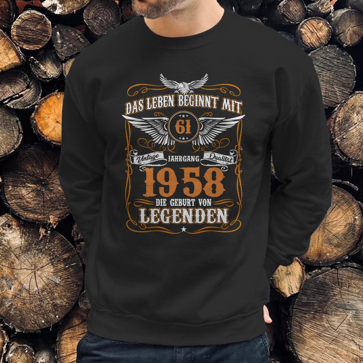 Das Leben Beginnt Mit 61 Jahrgang 1958 Die Geburt Von Legenden Sweatshirt Gifts for Him