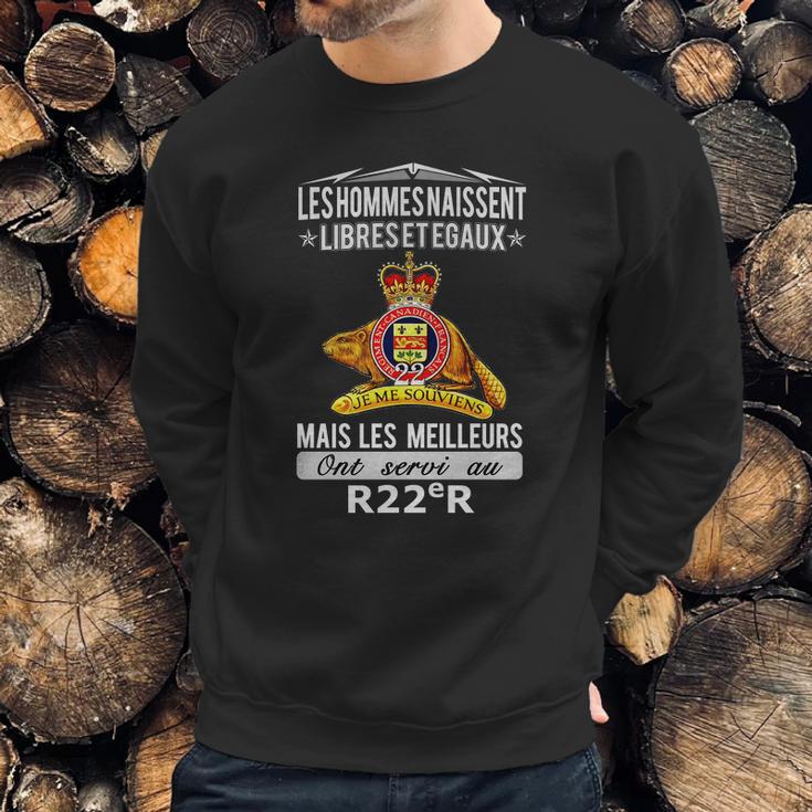 Less Hommes Naissent Libreset Egaux Mais Les Meilleurs Ont Servi Au R22r Sweatshirt Gifts for Him