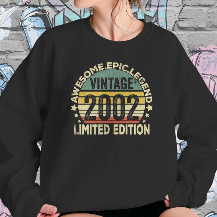 19 Years Old Retro Vintage Awesome Birthday 2002 Sweatshirt Gifts for Her