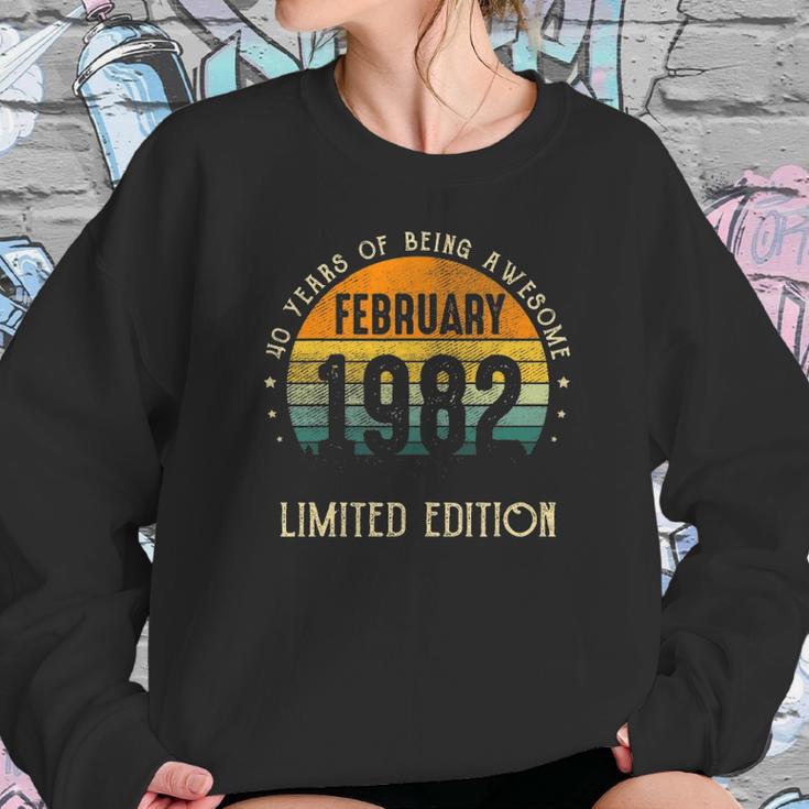 1982 Birthday Gifts For Men February 40 Years Old 40Th Bday Sweatshirt Gifts for Her