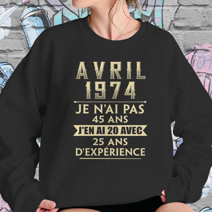 Avril 1974 Je Nai Pas 45 Ans Jen Ai 20 Avec 25 Ans Dexperience Sweatshirt Gifts for Her