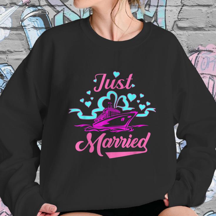 Just Married Newlyweds Cruise Honeymoon Graphic Design Printed Casual Daily Basic Sweatshirt Gifts for Her