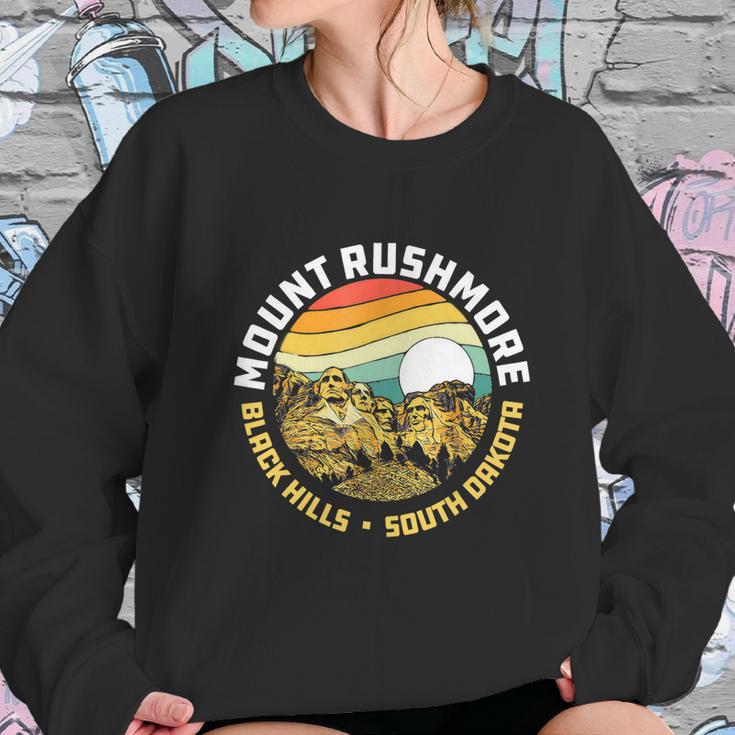 Retro Mount Rushmore National Memorial Vintage 80S Graphic Sweatshirt Gifts for Her