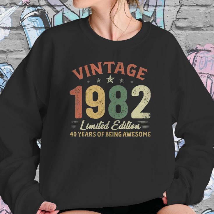 Retro Vintage 1982 40Th Birthday Decorations 40 Years Old Sweatshirt Gifts for Her