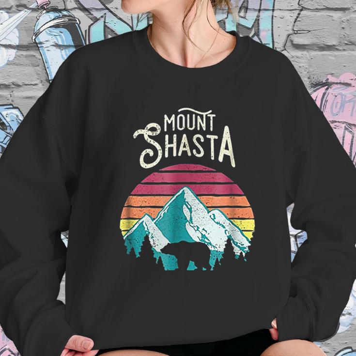 Retro Vintage Mount Shasta California Mountains Bear Sweatshirt Gifts for Her