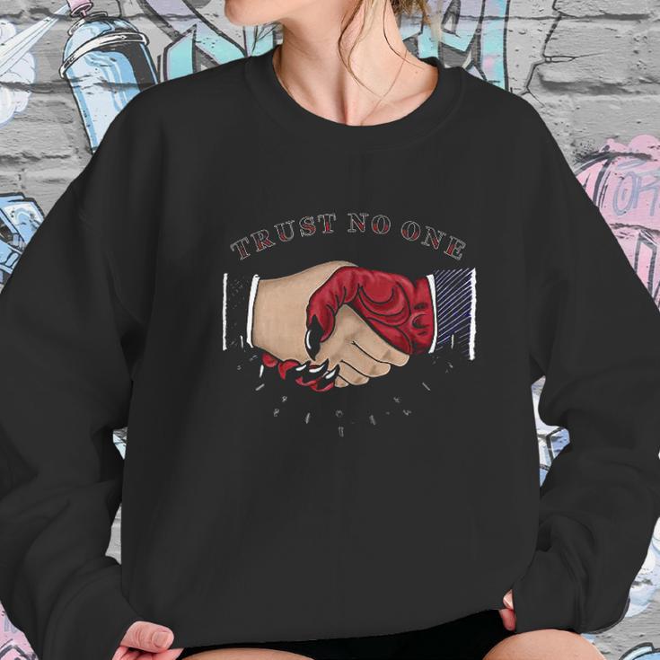 Trust No One American Traditional Tattoo Handshake Sweatshirt Gifts for Her