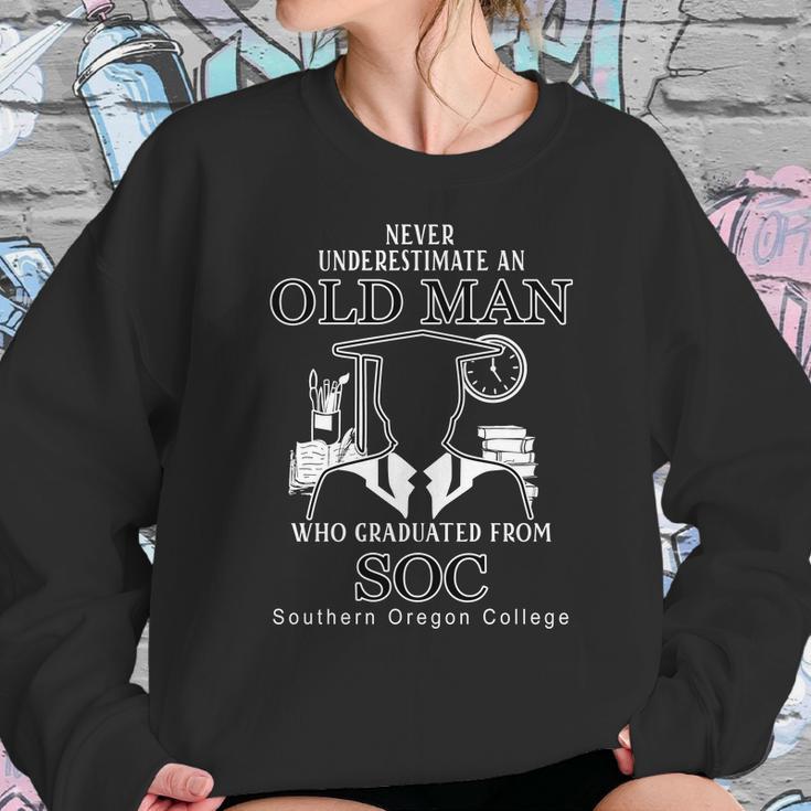 Never Underestimate An Old Man Who Graduated From Southern Oregon College Sweatshirt Gifts for Her