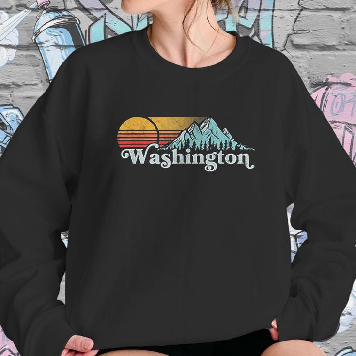 Vintage Washington State Retro Distressed Mountains Graphic Sweatshirt Gifts for Her