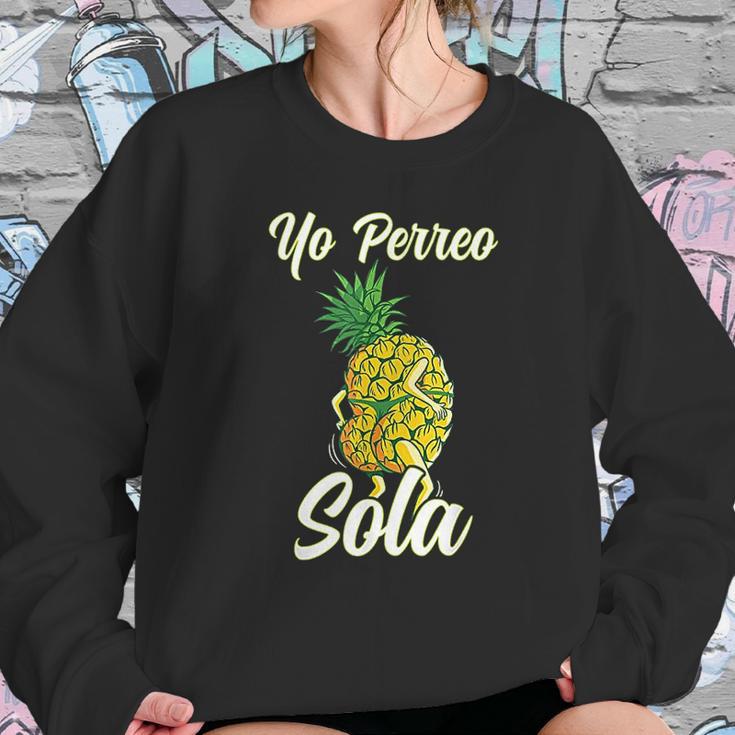 Yo Perreo Sola Funny Reggaeton Pineapple Perreando Sweatshirt Gifts for Her