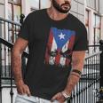 Cock Fight Gallos Gallero Fighting Rooster Puerto Rico Flag Men T-Shirt