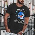 Daddy Shark Doo Doo Funny Fathers Day Gift Men T-Shirt