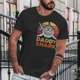 Retro Daddy Shark Design Funny Fathers Day Gift Dad Men T-Shirt