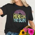 Here Comes The Sun Women Cute Sunshine Graphic Funny Letter Print Women T-Shirt Gifts for Her