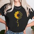 Share The Love Sunflower Sign Language Women T-Shirt Gifts for Women