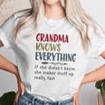 Grandma Knows Everything Womens Funny Grandma Women T-Shirt Gifts for Women