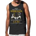 Nunca Subestimes A Un Hombre Mayor Que Se Graduo En La Ucm Universidad Complutense De Madrid Men Tank Top