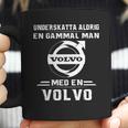 Underskatta Aldrig En Gammal Man Med En Volvo Coffee Mug